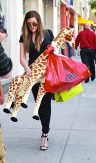 Khloé Kardashian feet photo thumbnail