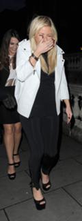 Ellie Goulding feet photo thumbnail