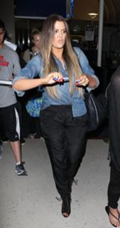 Khloé Kardashian feet photo thumbnail