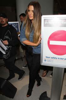 Khloé Kardashian feet photo thumbnail