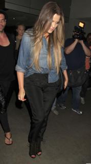 Khloé Kardashian feet photo thumbnail