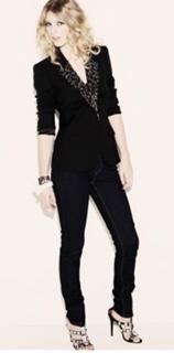 Taylor Swift feet photo thumbnail