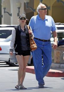 Anna Faris feet photo thumbnail
