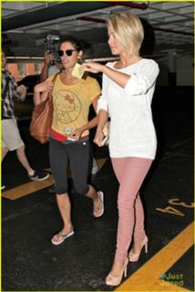 Ashley Greene feet photo thumbnail