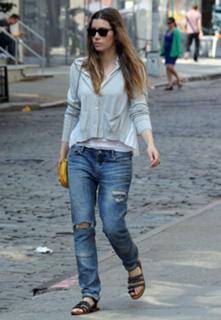 Jessica Biel feet photo thumbnail
