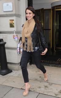 Jessica Lowndes feet photo thumbnail