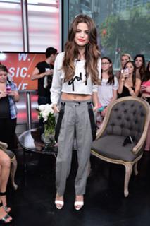 Selena Gomez feet photo thumbnail
