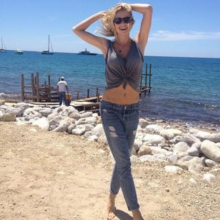 Lena Gercke feet photo thumbnail