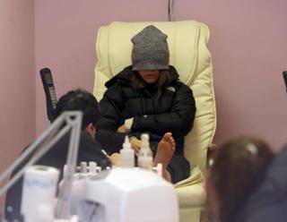 Mila Kunis feet photo thumbnail