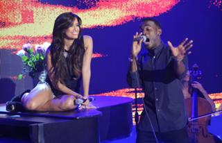 Rocsi Diaz feet photo thumbnail