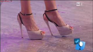 Caterina Balivo feet photo thumbnail
