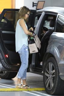 Jessica Alba feet photo thumbnail