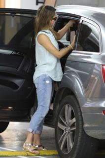 Jessica Alba feet photo thumbnail
