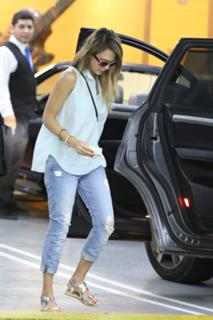 Jessica Alba feet photo thumbnail