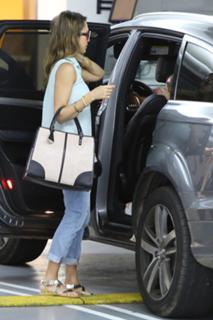 Jessica Alba feet photo thumbnail