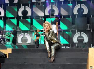 Rita Ora feet photo thumbnail