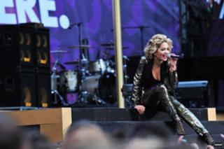 Rita Ora feet photo thumbnail