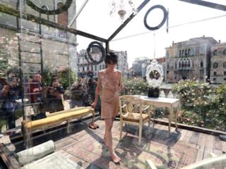 Milla Jovovich feet photo thumbnail