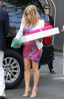 Fergie feet photo thumbnail