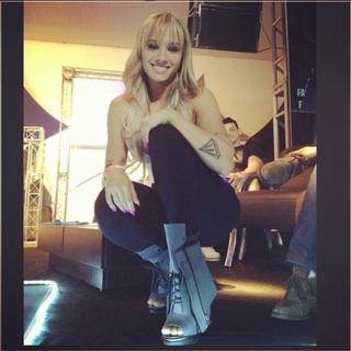 Juliana Salimeni feet photo thumbnail