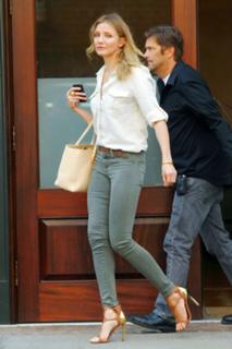 Cameron Diaz feet photo thumbnail