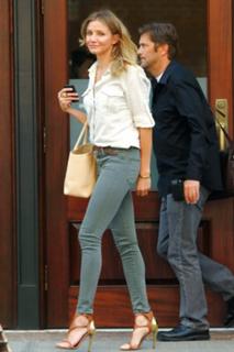 Cameron Diaz feet photo thumbnail