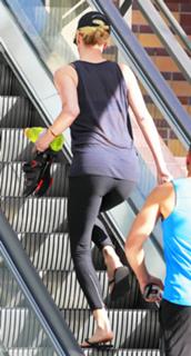 Charlize Theron feet photo thumbnail