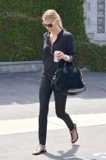 Charlize Theron feet photo thumbnail