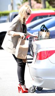 Emma Stone feet photo thumbnail