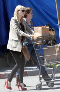 Emma Stone feet photo thumbnail