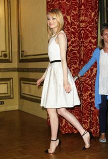 Emma Stone feet photo thumbnail