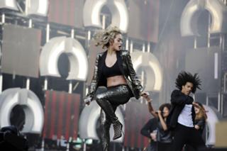 Rita Ora feet photo thumbnail