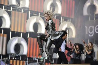 Rita Ora feet photo thumbnail