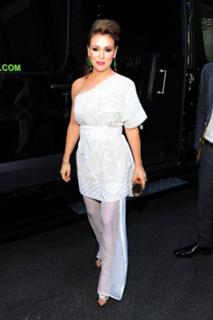Alyssa Milano feet photo thumbnail