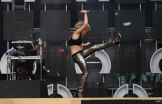Rita Ora feet photo thumbnail