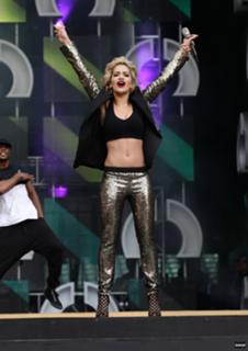 Rita Ora feet photo thumbnail