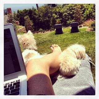 Jennie Garth feet photo thumbnail