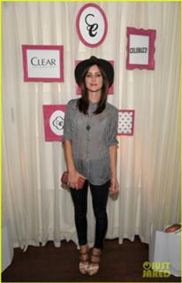 Jessica Stroup feet photo thumbnail