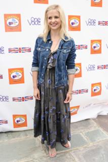 Sarah Michelle Gellar feet photo thumbnail