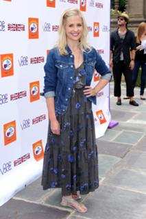 Sarah Michelle Gellar feet photo thumbnail