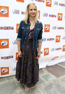 Sarah Michelle Gellar feet photo thumbnail