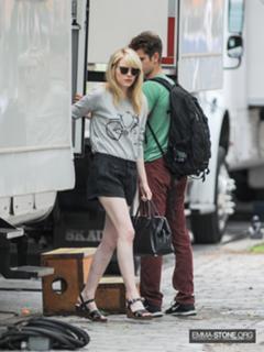 Emma Stone feet photo thumbnail