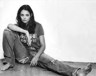 Katie Holmes feet photo thumbnail
