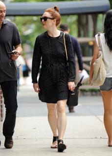 Julianne Moore feet photo thumbnail