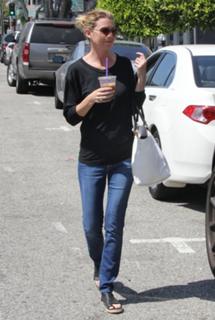 Ellen Pompeo feet photo thumbnail
