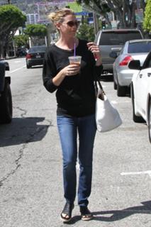 Ellen Pompeo feet photo thumbnail