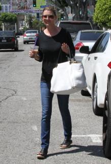 Ellen Pompeo feet photo thumbnail