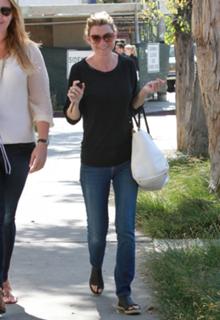Ellen Pompeo feet photo thumbnail