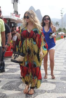 Fergie feet photo thumbnail