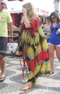 Fergie feet photo thumbnail